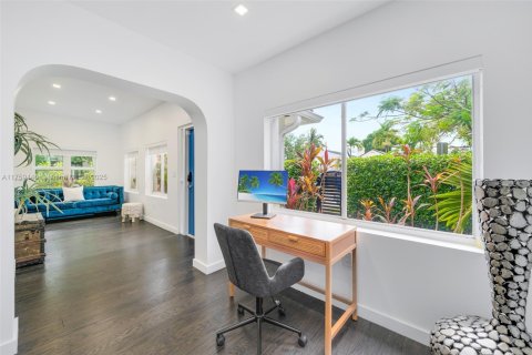 Villa ou maison à louer à Miami, Floride: 5 chambres, 252.04 m2 № 1714141 - photo 9