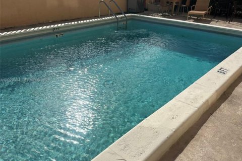 Condominio en alquiler en Miami, Florida, 1 dormitorio, 55.74 m2 № 2085723 - foto 22