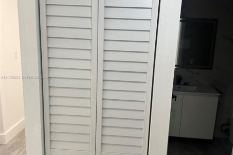 Condominio en alquiler en Miami, Florida, 1 dormitorio, 55.74 m2 № 2085723 - foto 17
