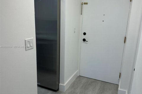 Condominio en alquiler en Miami, Florida, 1 dormitorio, 55.74 m2 № 2085723 - foto 11