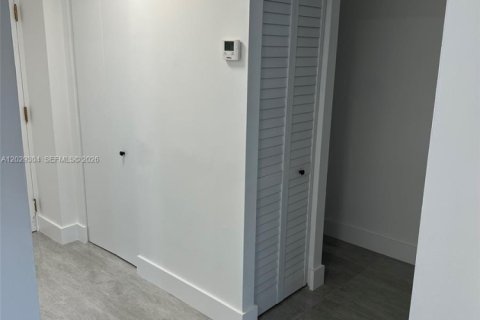Condominio en alquiler en Miami, Florida, 1 dormitorio, 55.74 m2 № 2085723 - foto 9