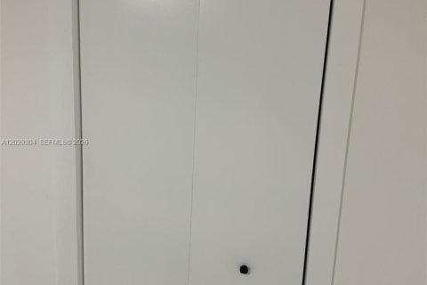 Condominio en alquiler en Miami, Florida, 1 dormitorio, 55.74 m2 № 2085723 - foto 18