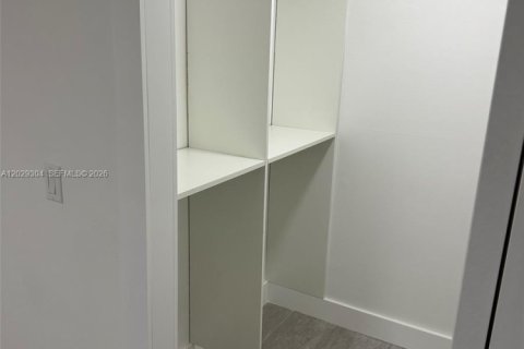 Condominio en alquiler en Miami, Florida, 1 dormitorio, 55.74 m2 № 2085723 - foto 19