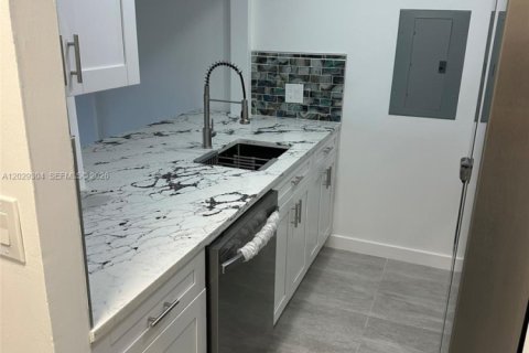 Condominio en alquiler en Miami, Florida, 1 dormitorio, 55.74 m2 № 2085723 - foto 3