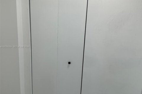 Condominio en alquiler en Miami, Florida, 1 dormitorio, 55.74 m2 № 2085723 - foto 16