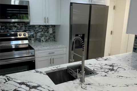 Condominio en Miami, Florida, 1 dormitorio  № 2085723