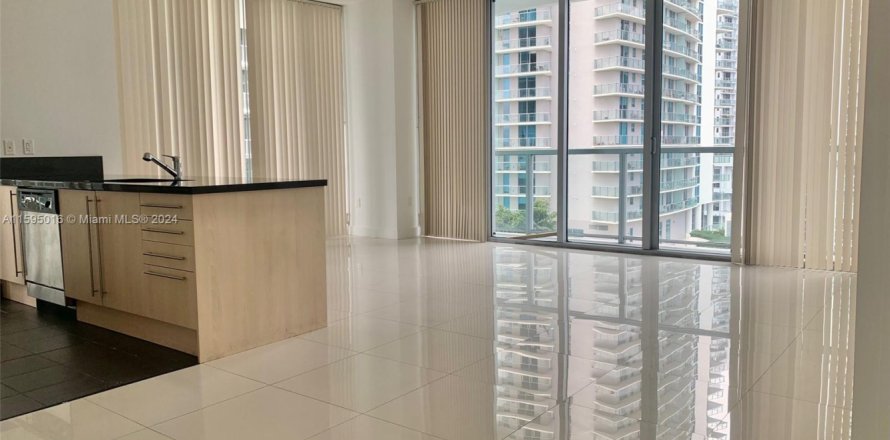 Condominio en Miami, Florida, 2 dormitorios  № 1862035