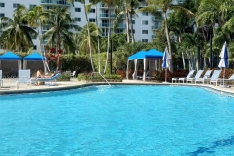Condo in Sunny Isles Beach, Florida, 1 bedroom № 2082016 - photo 27