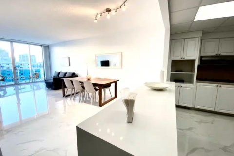 Condo in Sunny Isles Beach, Florida, 1 bedroom № 2082016 - photo 5