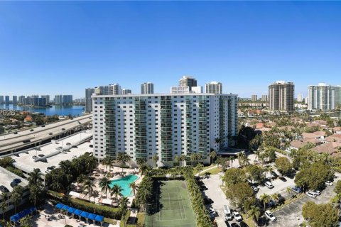 Condo in Sunny Isles Beach, Florida, 1 bedroom № 2082016 - photo 23