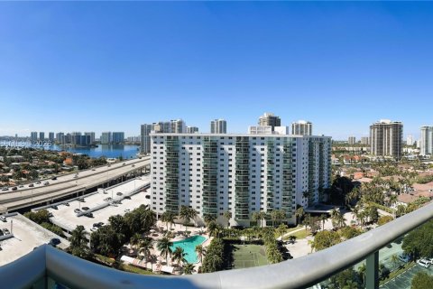 Condo in Sunny Isles Beach, Florida, 1 bedroom № 2082016 - photo 24