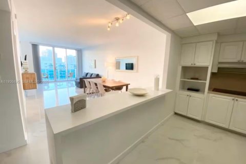 Condo in Sunny Isles Beach, Florida, 1 bedroom № 2082016 - photo 4