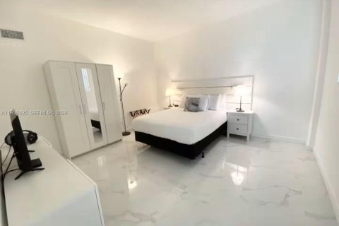 Condo in Sunny Isles Beach, Florida, 1 bedroom № 2082016 - photo 11
