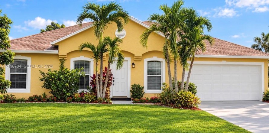 House in Port St. Lucie, Florida 4 bedrooms, 164.44 sq.m. № 2428509