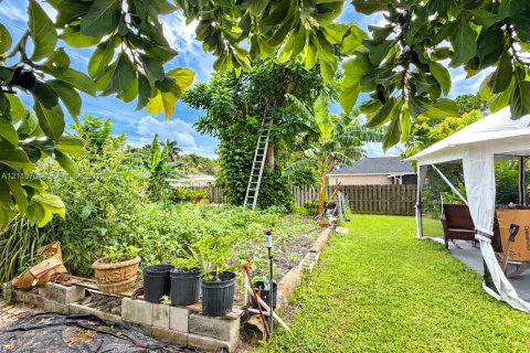 House in Port St. Lucie, Florida 4 bedrooms, 164.44 sq.m. № 2428509 - photo 7
