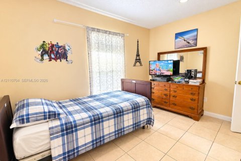 House in Port St. Lucie, Florida 4 bedrooms, 164.44 sq.m. № 2428509 - photo 5