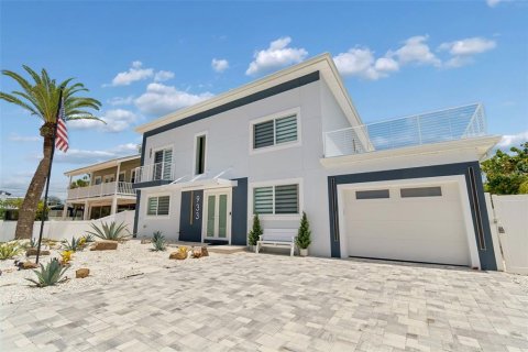 Casa en venta en Clearwater, Florida, 5 dormitorios, 276.48 m2 № 2233503 - foto 2
