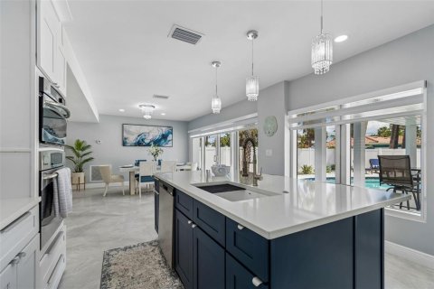 Casa en venta en Clearwater, Florida, 5 dormitorios, 276.48 m2 № 2233503 - foto 18