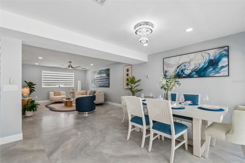 Casa en venta en Clearwater, Florida, 5 dormitorios, 276.48 m2 № 2233503 - foto 11
