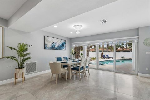 Casa en venta en Clearwater, Florida, 5 dormitorios, 276.48 m2 № 2233503 - foto 8