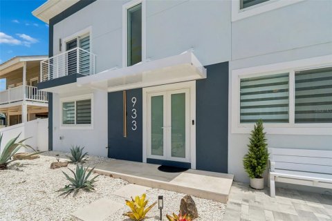 Casa en venta en Clearwater, Florida, 5 dormitorios, 276.48 m2 № 2233503 - foto 3