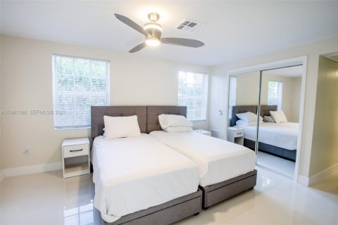 Villa ou maison à vendre à Miami, Floride: 2 chambres, 130.34 m2 № 2049833 - photo 13