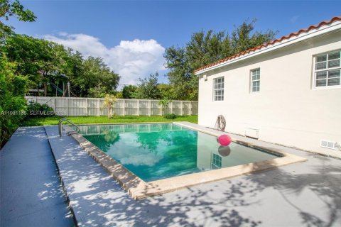 Villa ou maison à vendre à Miami, Floride: 2 chambres, 130.34 m2 № 2049833 - photo 17