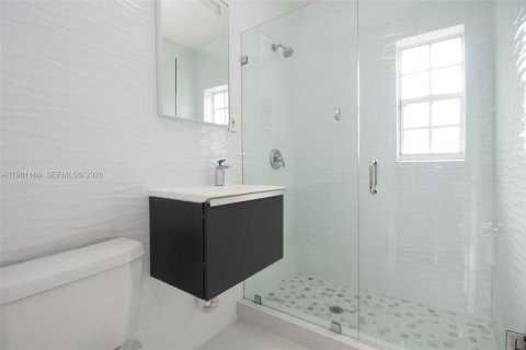 Villa ou maison à vendre à Miami, Floride: 2 chambres, 130.34 m2 № 2049833 - photo 16