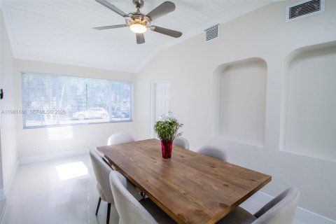 Villa ou maison à vendre à Miami, Floride: 2 chambres, 130.34 m2 № 2049833 - photo 11