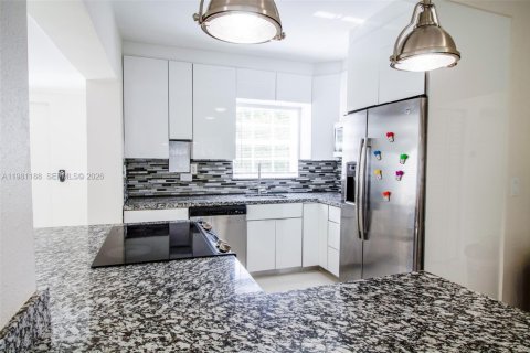 Villa ou maison à vendre à Miami, Floride: 2 chambres, 130.34 m2 № 2049833 - photo 9