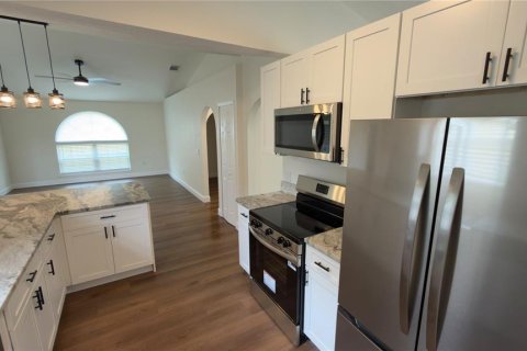 Casa en venta en Kissimmee, Florida, 3 dormitorios, 155.61 m2 № 2386743 - foto 3