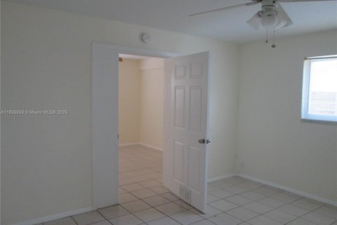 Villa ou maison à louer à Fort Lauderdale, Floride: 3 chambres, 143.26 m2 № 1963357 - photo 11