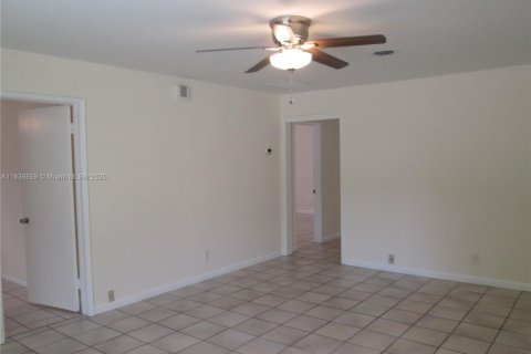 Villa ou maison à louer à Fort Lauderdale, Floride: 3 chambres, 143.26 m2 № 1963357 - photo 8