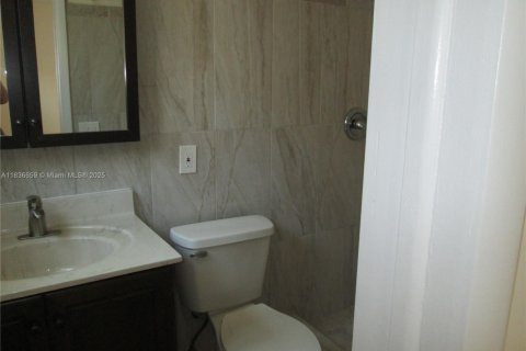 Villa ou maison à louer à Fort Lauderdale, Floride: 3 chambres, 143.26 m2 № 1963357 - photo 13