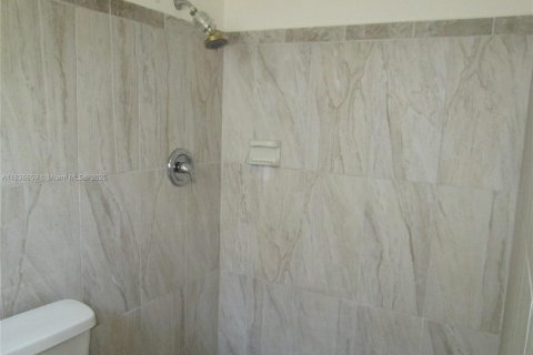 Villa ou maison à louer à Fort Lauderdale, Floride: 3 chambres, 143.26 m2 № 1963357 - photo 14