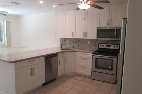 Villa ou maison à louer à Fort Lauderdale, Floride: 3 chambres, 143.26 m2 № 1963357 - photo 22