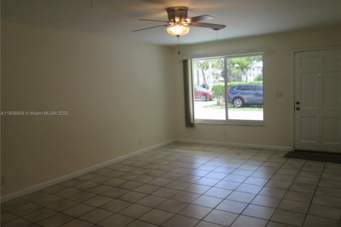 Villa ou maison à louer à Fort Lauderdale, Floride: 3 chambres, 143.26 m2 № 1963357 - photo 6