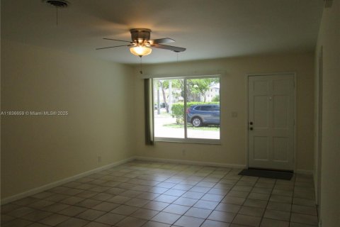 Villa ou maison à louer à Fort Lauderdale, Floride: 3 chambres, 143.26 m2 № 1963357 - photo 5