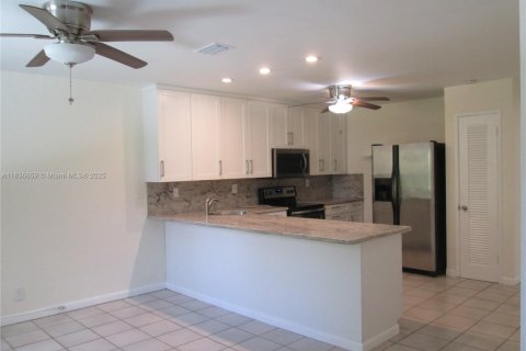 Villa ou maison à louer à Fort Lauderdale, Floride: 3 chambres, 143.26 m2 № 1963357 - photo 29