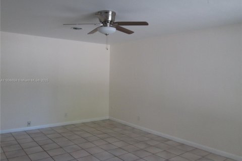 Villa ou maison à louer à Fort Lauderdale, Floride: 3 chambres, 143.26 m2 № 1963357 - photo 7
