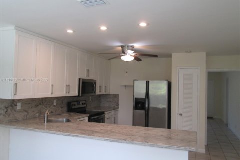 Villa ou maison à louer à Fort Lauderdale, Floride: 3 chambres, 143.26 m2 № 1963357 - photo 25