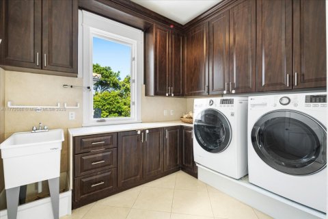 Casa en venta en Miami Beach, Florida, 6 dormitorios, 812.71 m2 № 1809670 - foto 20