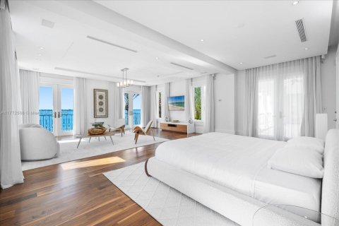 Casa en venta en Miami Beach, Florida, 6 dormitorios, 812.71 m2 № 1809670 - foto 25
