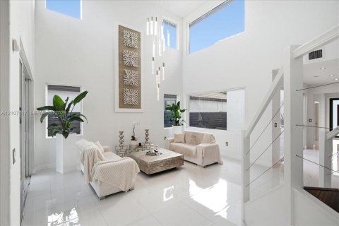 Villa ou maison à vendre à Doral, Floride: 5 chambres, 337.79 m2 № 2418052 - photo 5