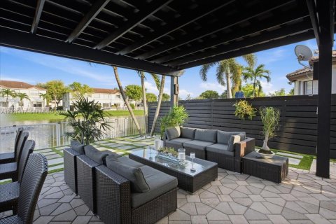 Villa ou maison à vendre à Doral, Floride: 5 chambres, 337.79 m2 № 2418052 - photo 7