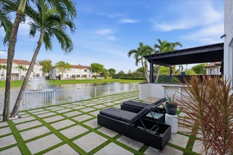 Villa ou maison à vendre à Doral, Floride: 5 chambres, 337.79 m2 № 2418052 - photo 6