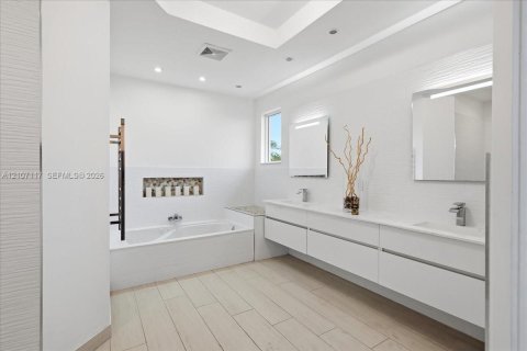 Villa ou maison à vendre à Doral, Floride: 5 chambres, 337.79 m2 № 2418052 - photo 15
