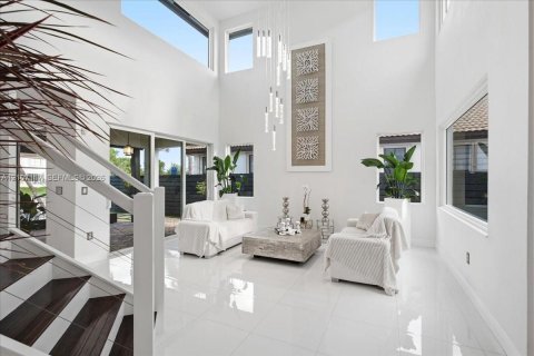 Villa ou maison à vendre à Doral, Floride: 5 chambres, 337.79 m2 № 2418052 - photo 17