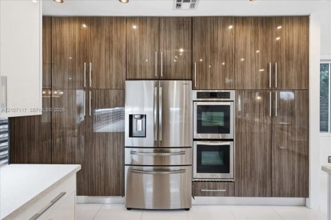 Villa ou maison à vendre à Doral, Floride: 5 chambres, 337.79 m2 № 2418052 - photo 8