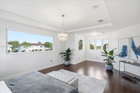 Villa ou maison à vendre à Doral, Floride: 5 chambres, 337.79 m2 № 2418052 - photo 14